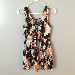 Floral printed dress with crisscross ties